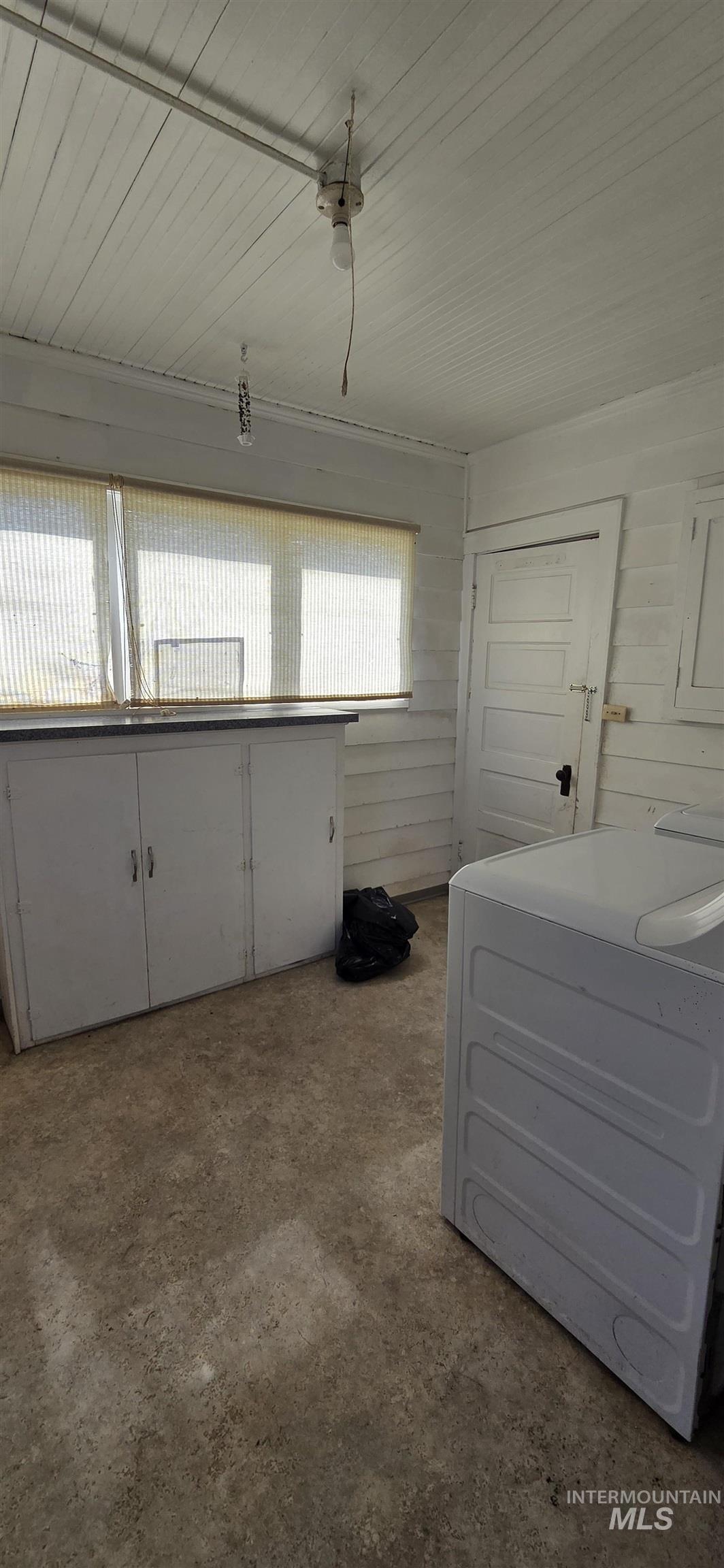 1490 Main Property Photo 22