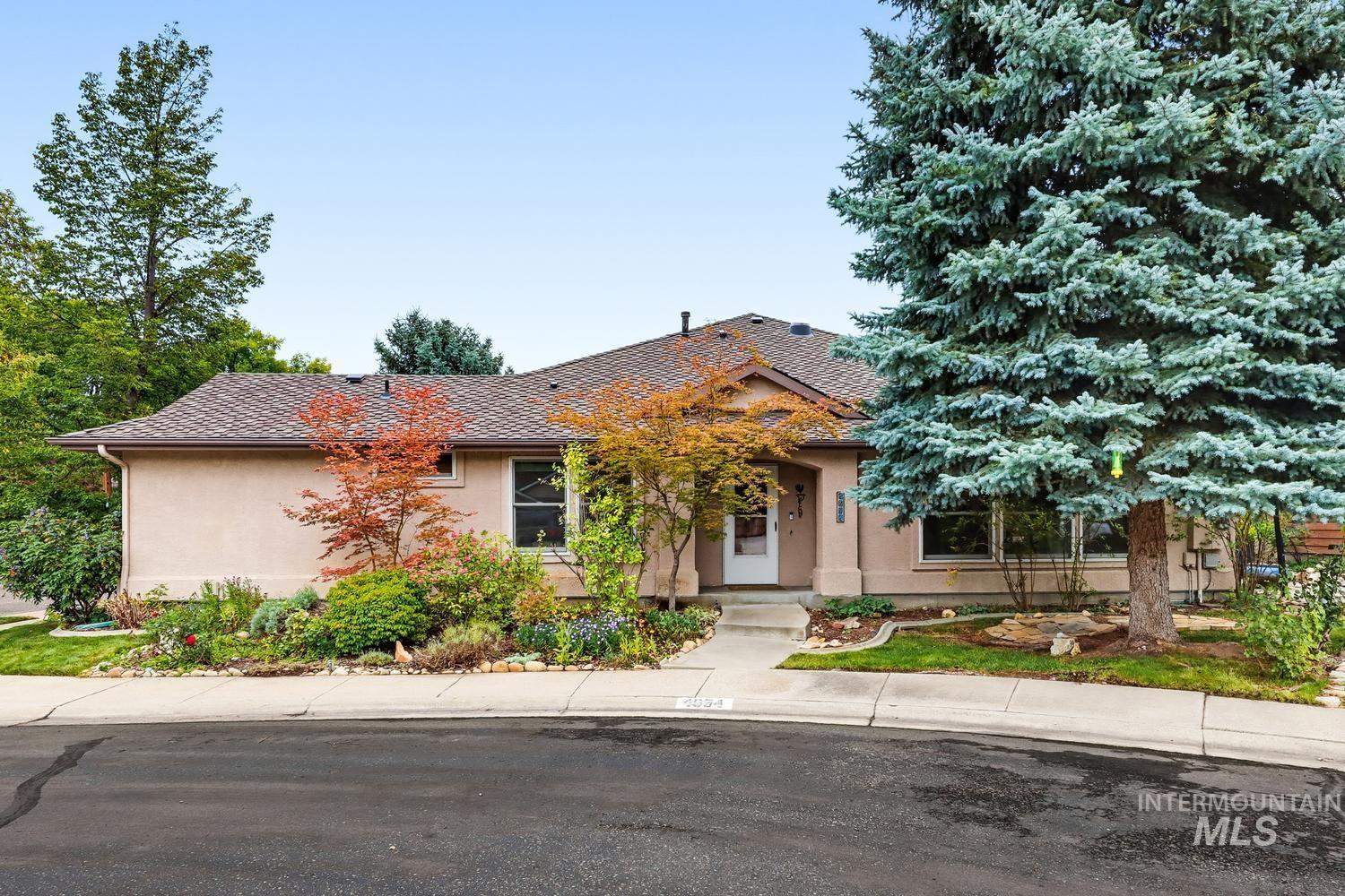 4854 Lakeview Place Property Photo 1