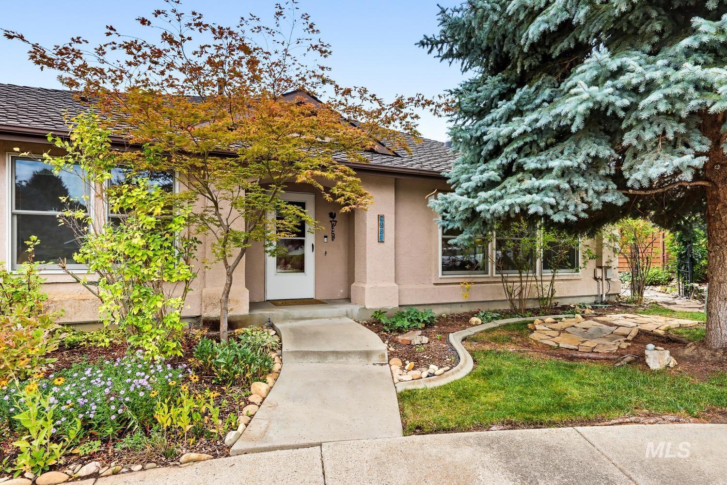 4854 Lakeview Place Property Photo 4