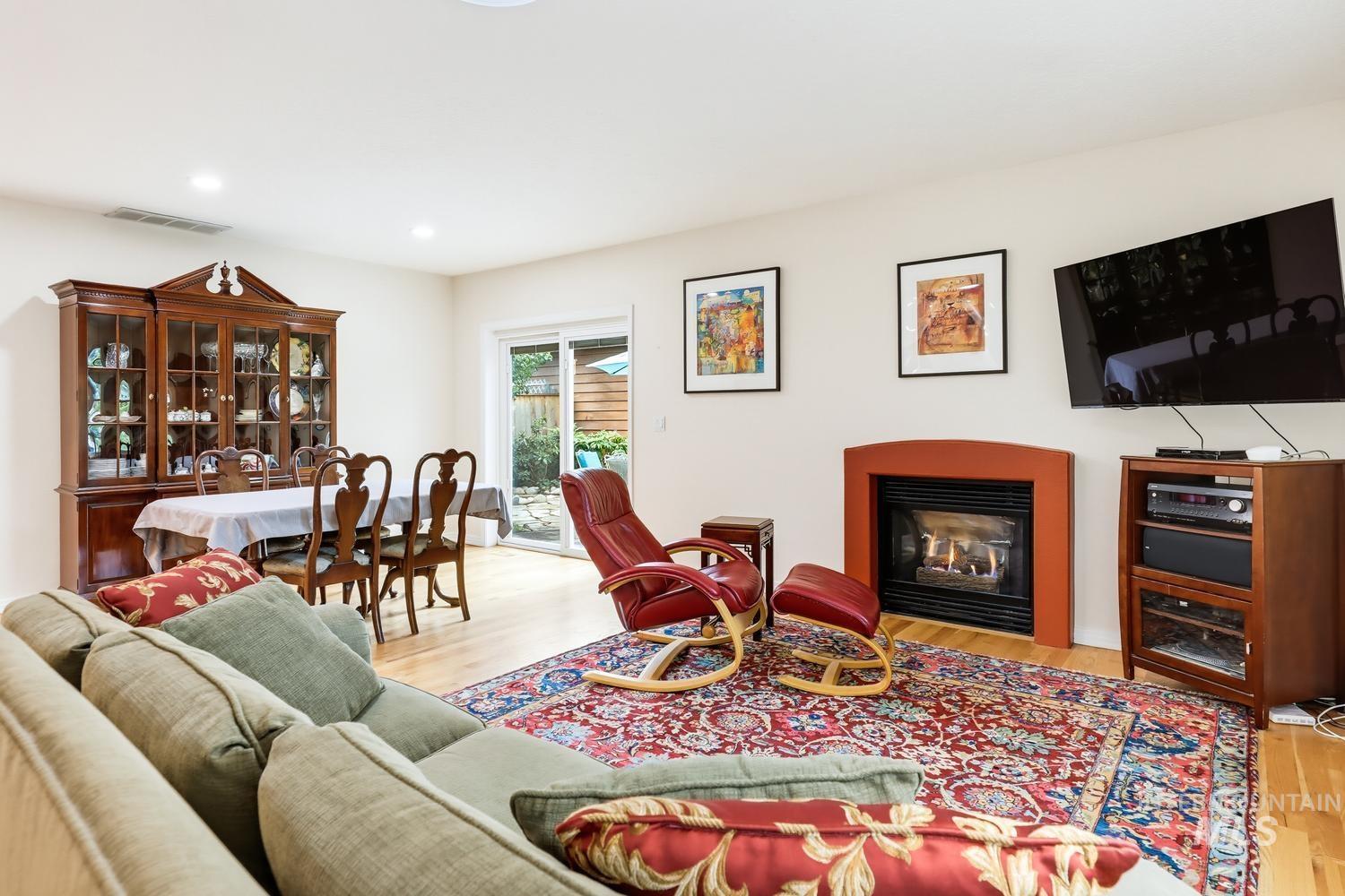 4854 Lakeview Place Property Photo 7