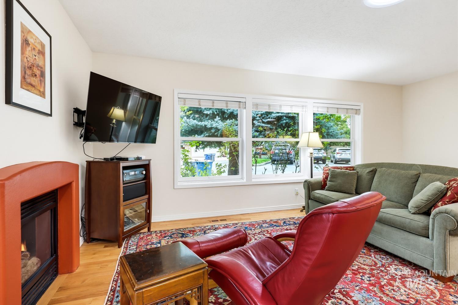 4854 Lakeview Place Property Photo 9