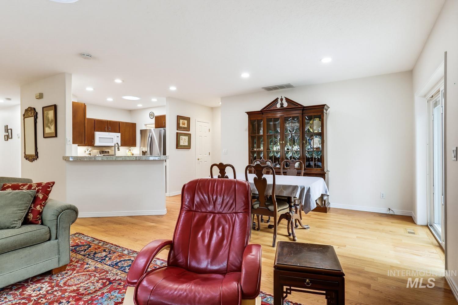 4854 Lakeview Place Property Photo 11