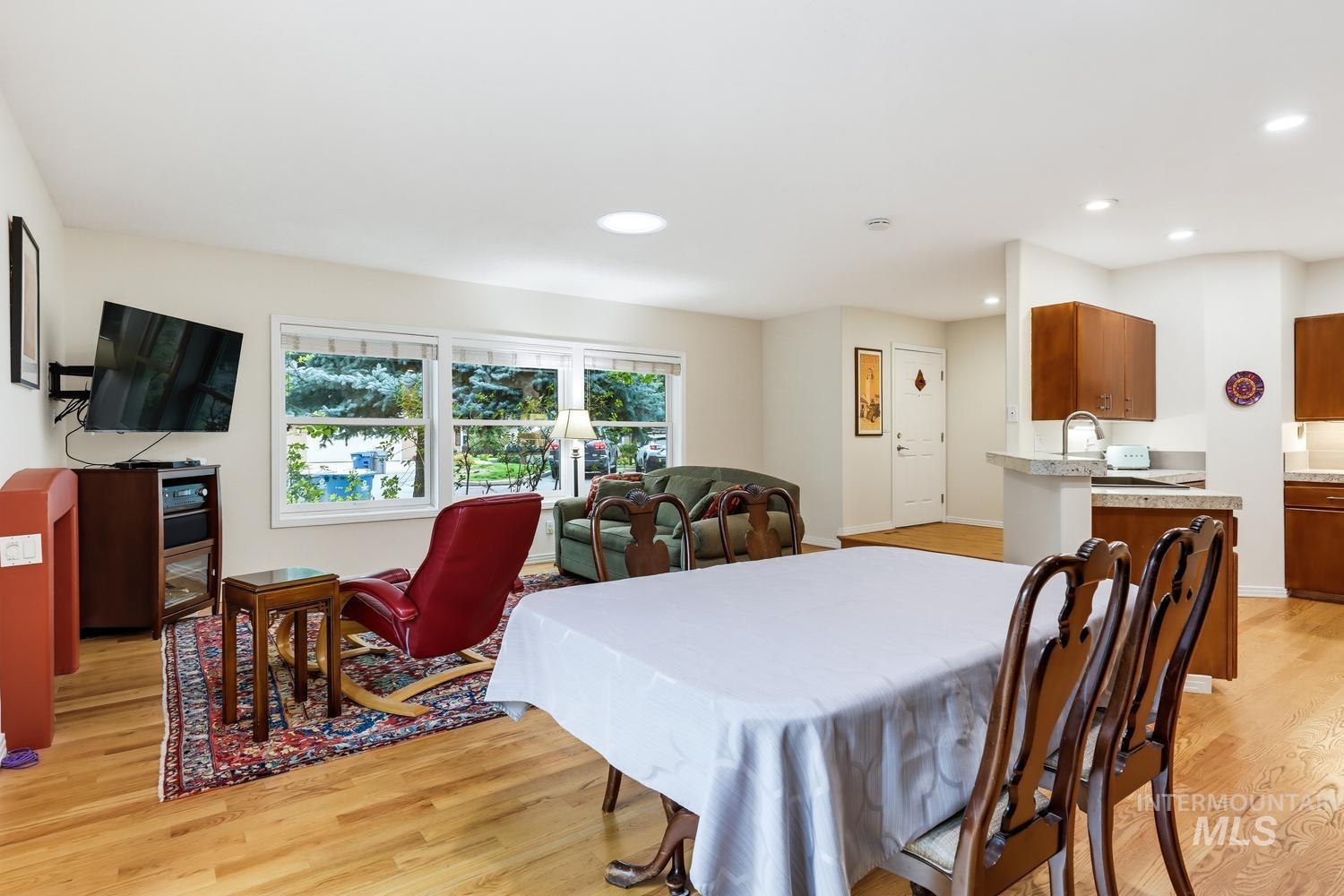 4854 Lakeview Place Property Photo 12