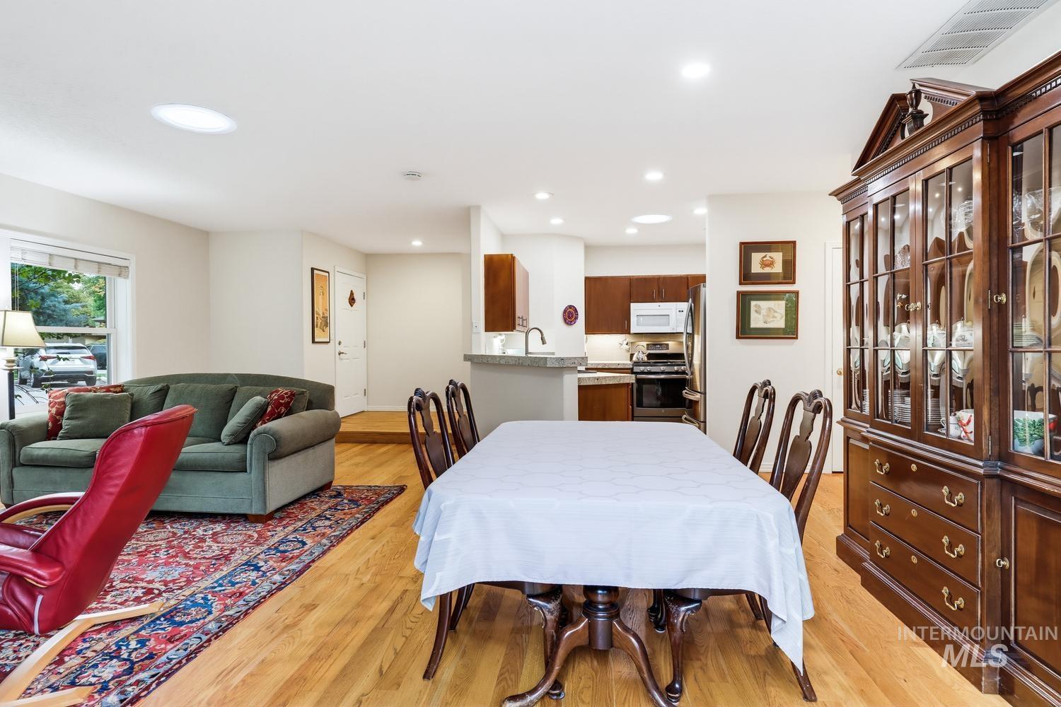 4854 Lakeview Place Property Photo 13