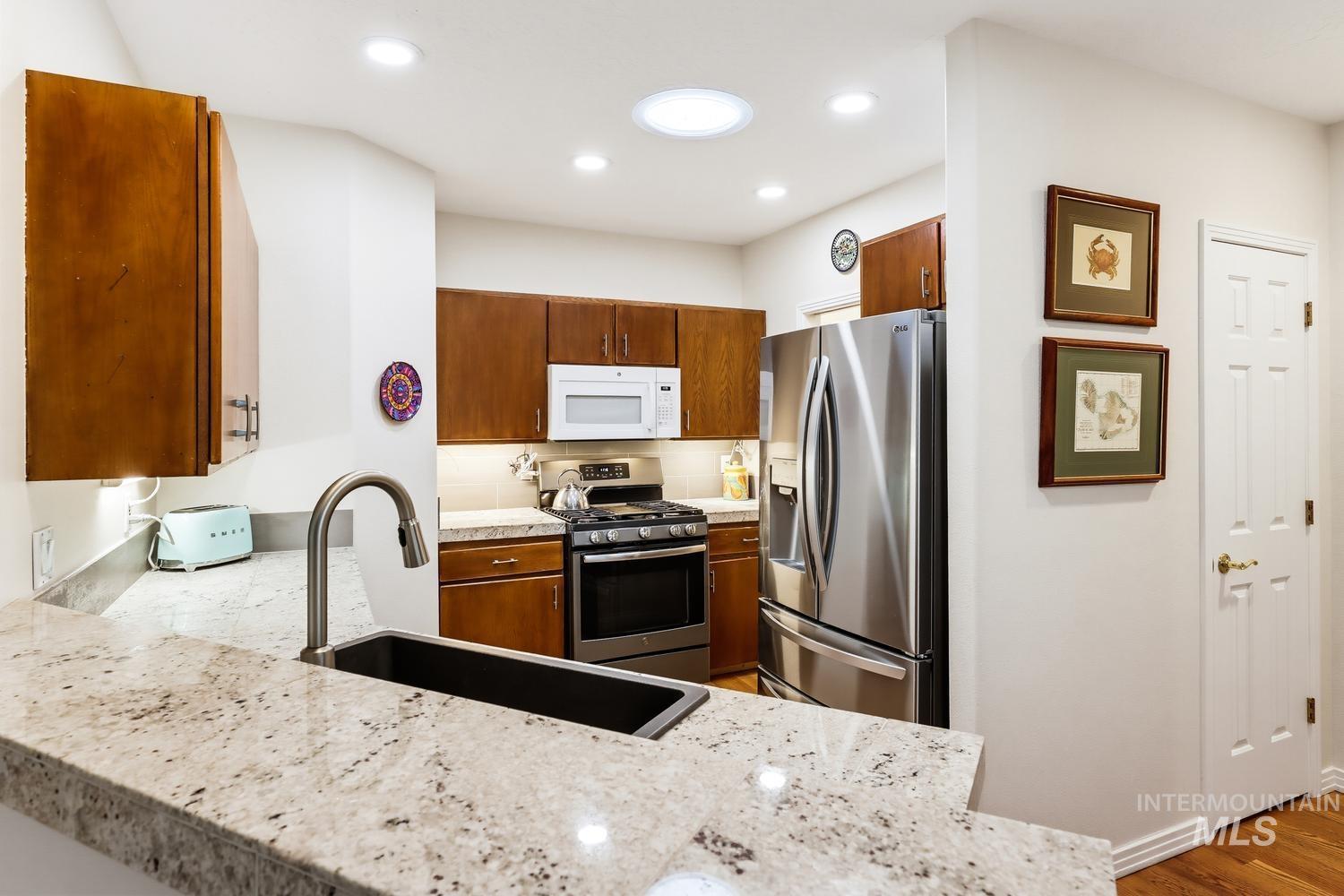4854 Lakeview Place Property Photo 15