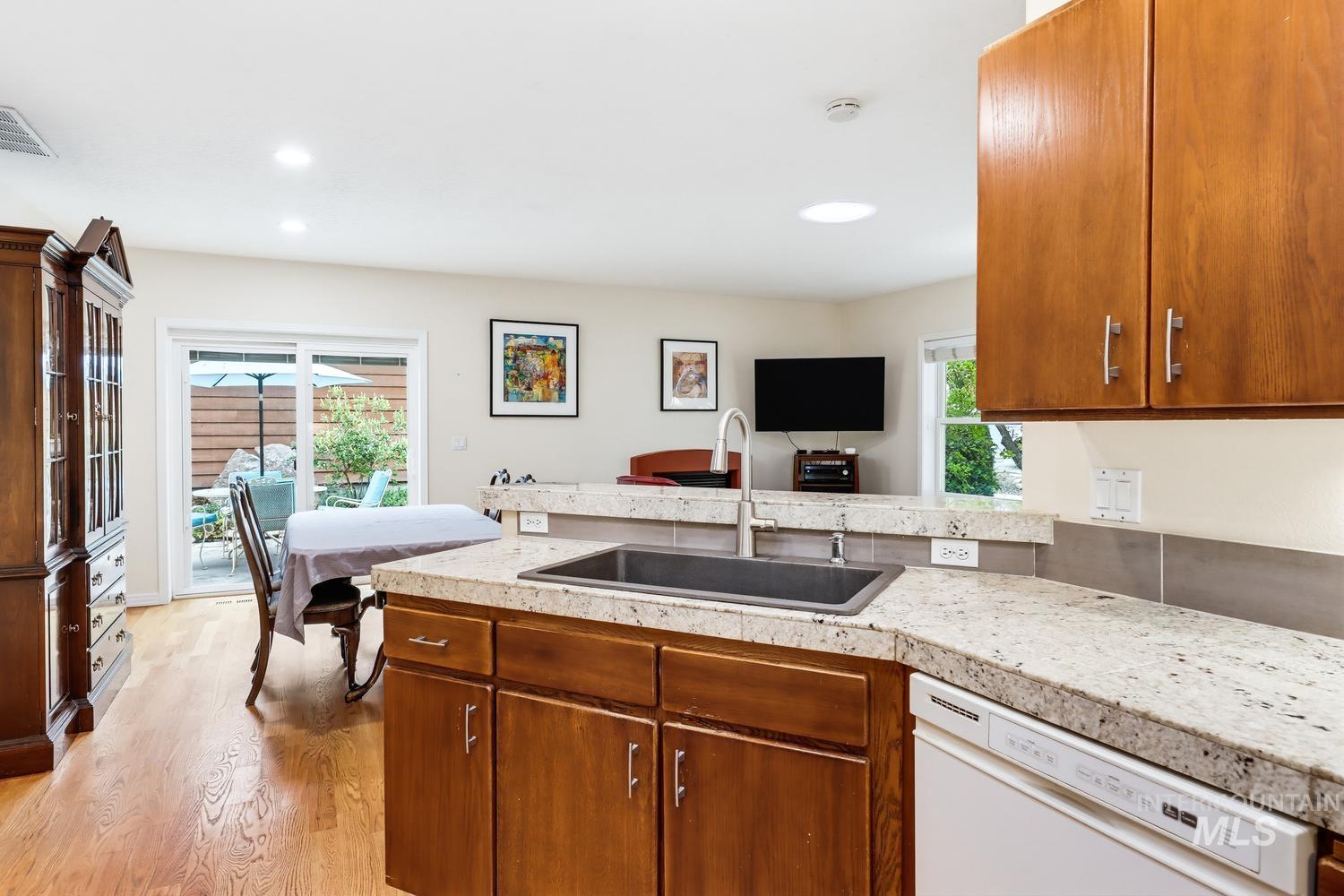 4854 Lakeview Place Property Photo 18