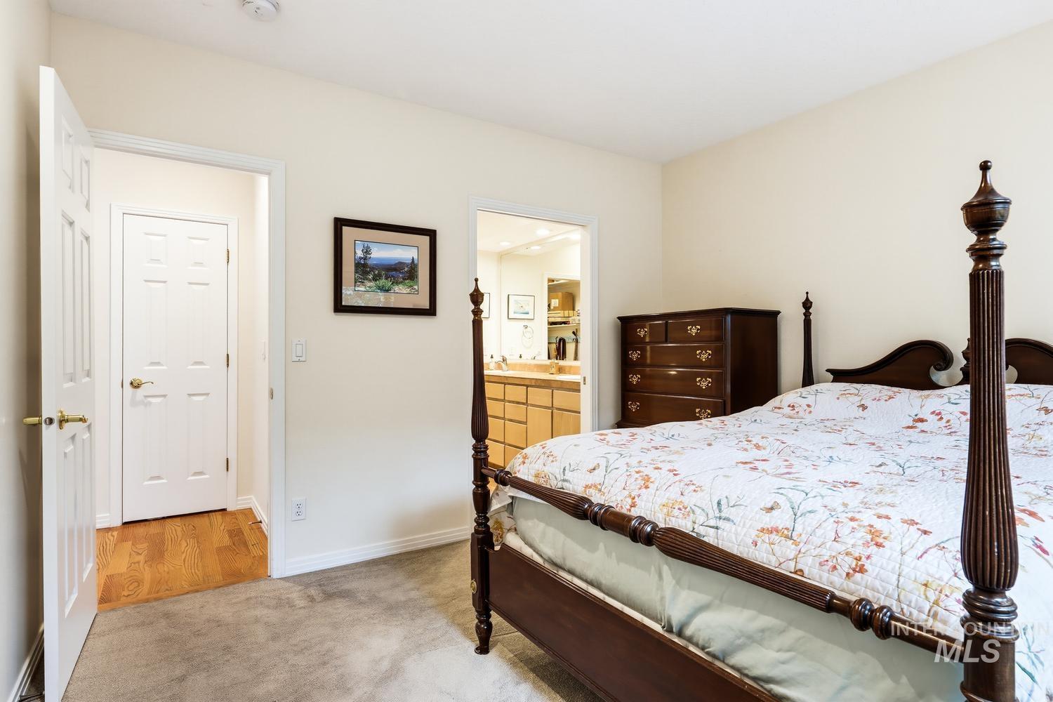 4854 Lakeview Place Property Photo 23