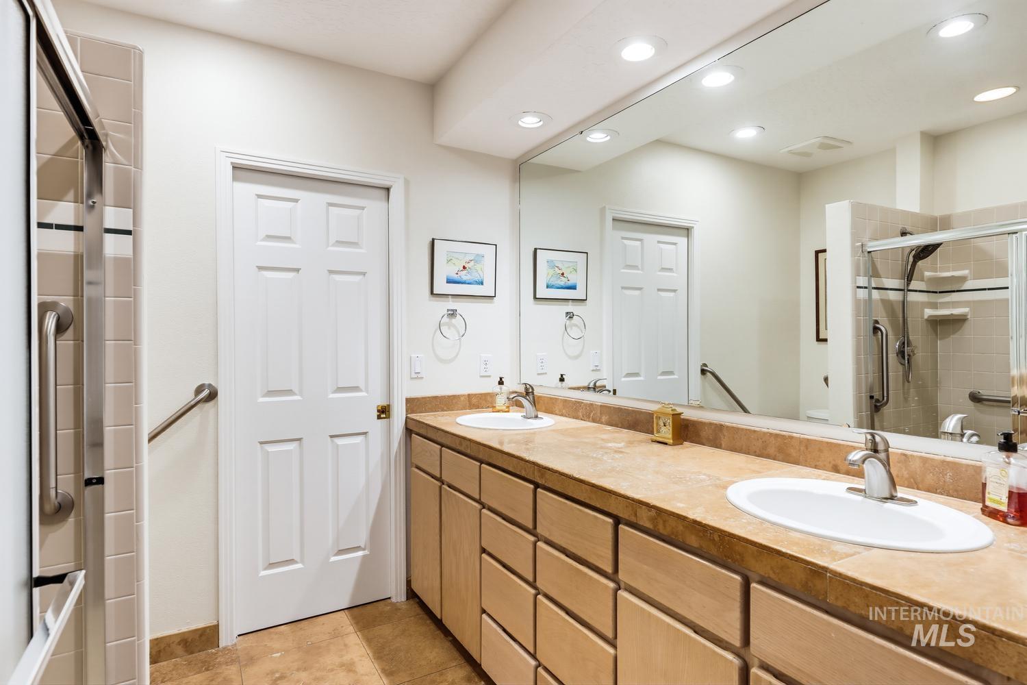 4854 Lakeview Place Property Photo 24