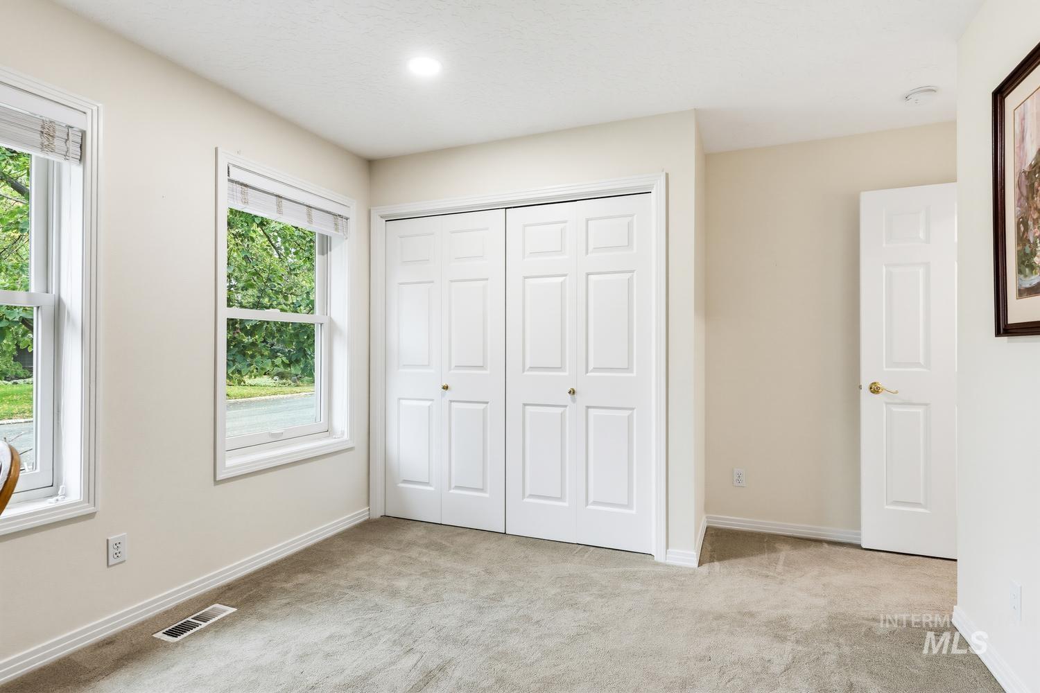 4854 Lakeview Place Property Photo 29