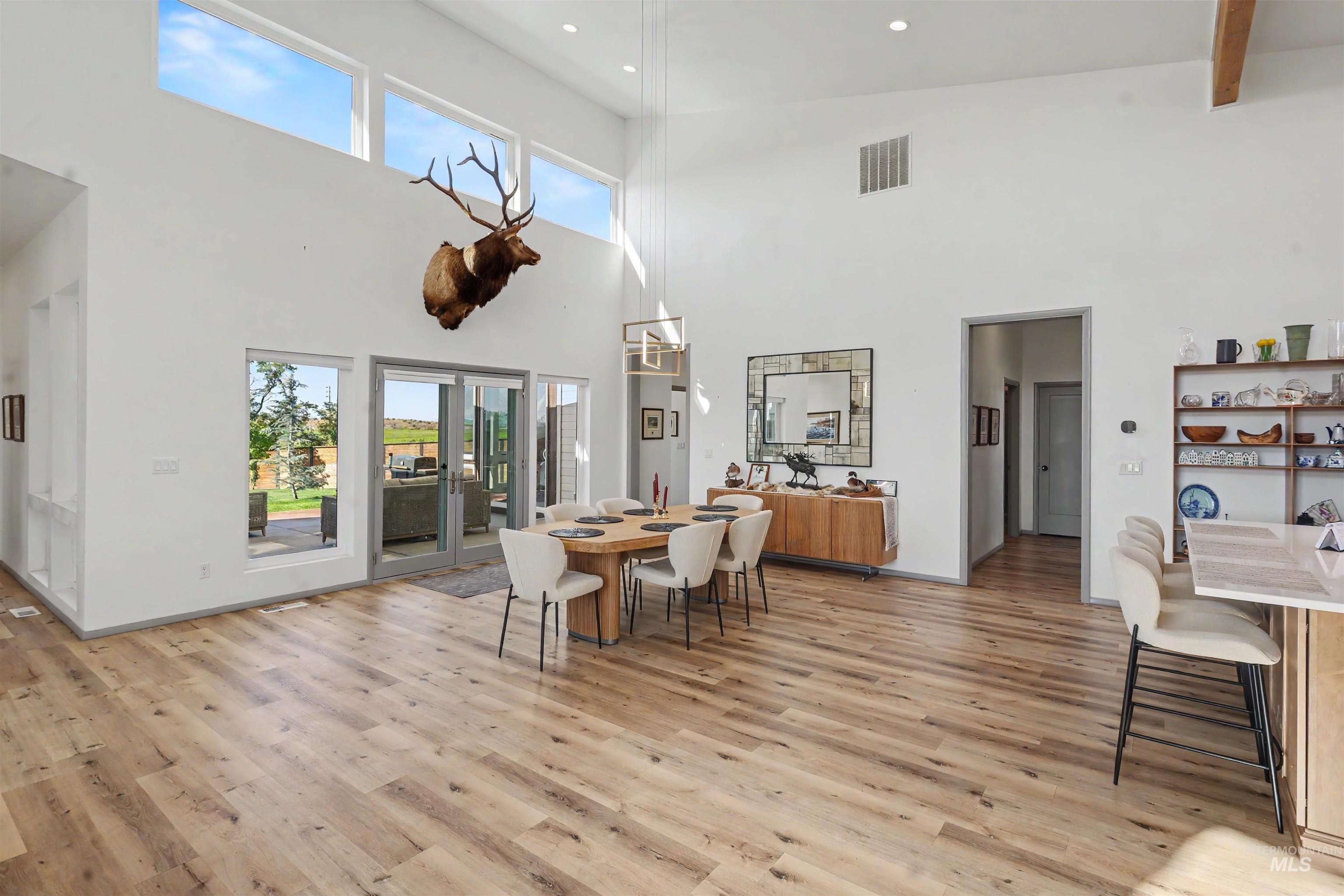 6657 S Whitley Property Photo 5