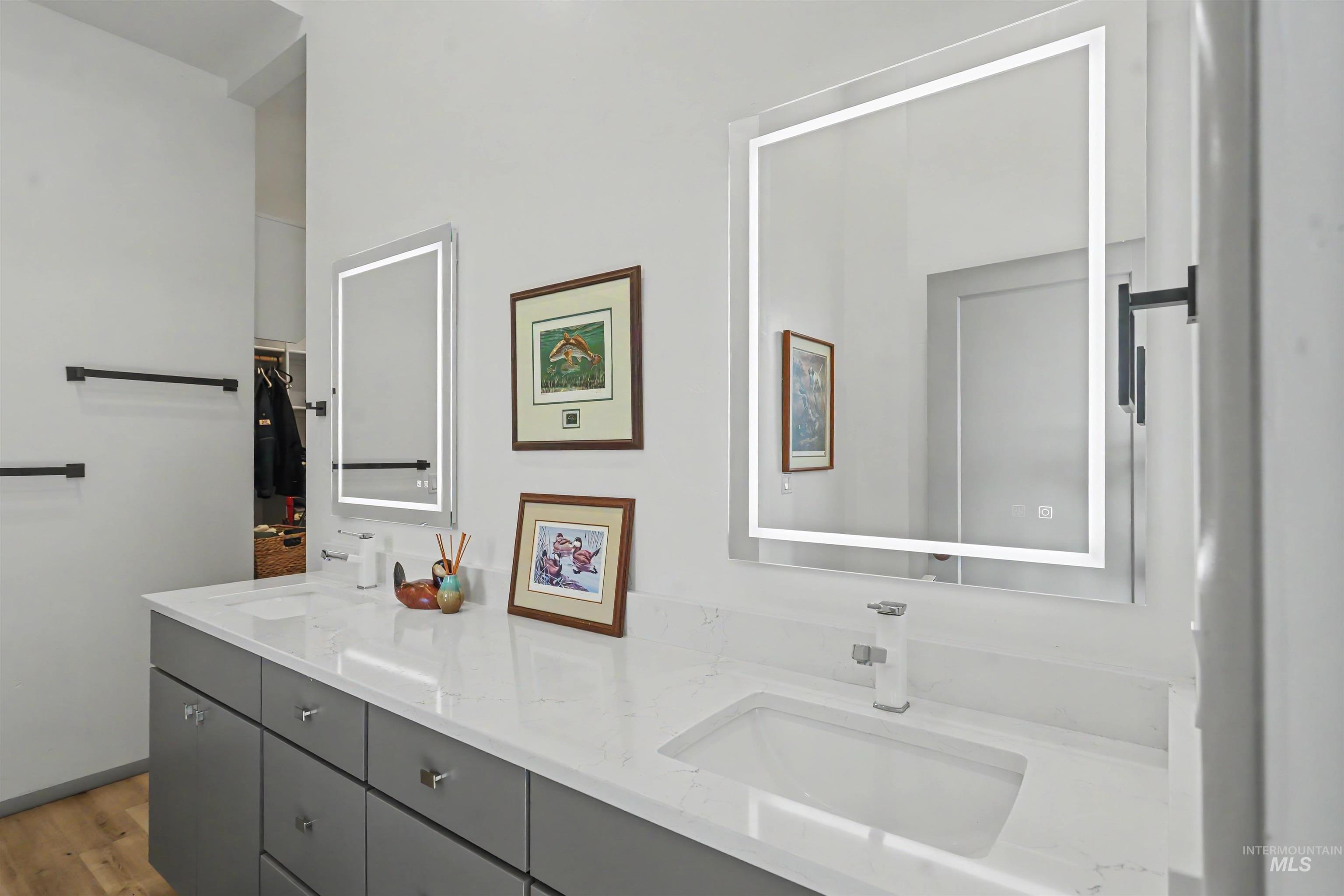 6657 S Whitley Property Photo 19