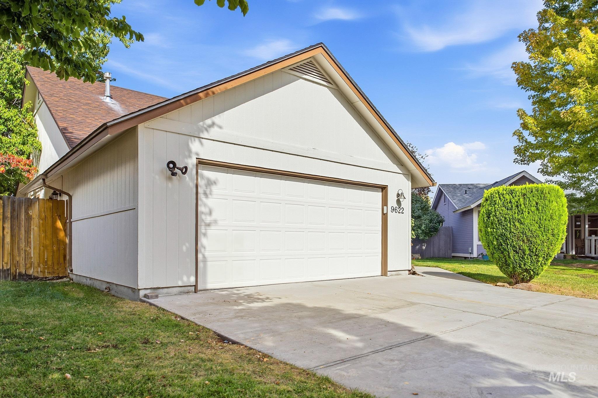 9622 W Glen Ellyn St. Property Photo 4