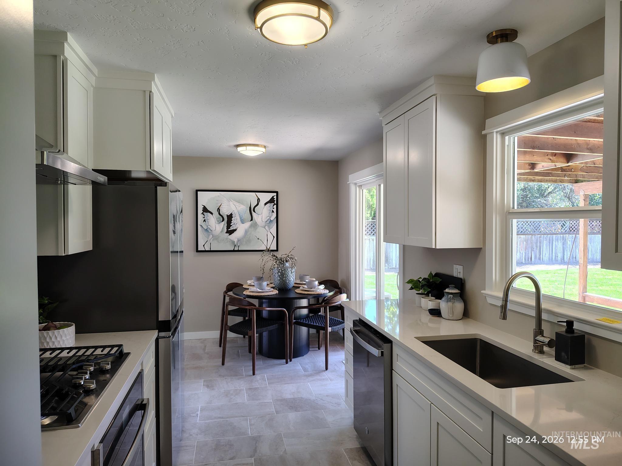 1905 W Bedford Property Photo 3