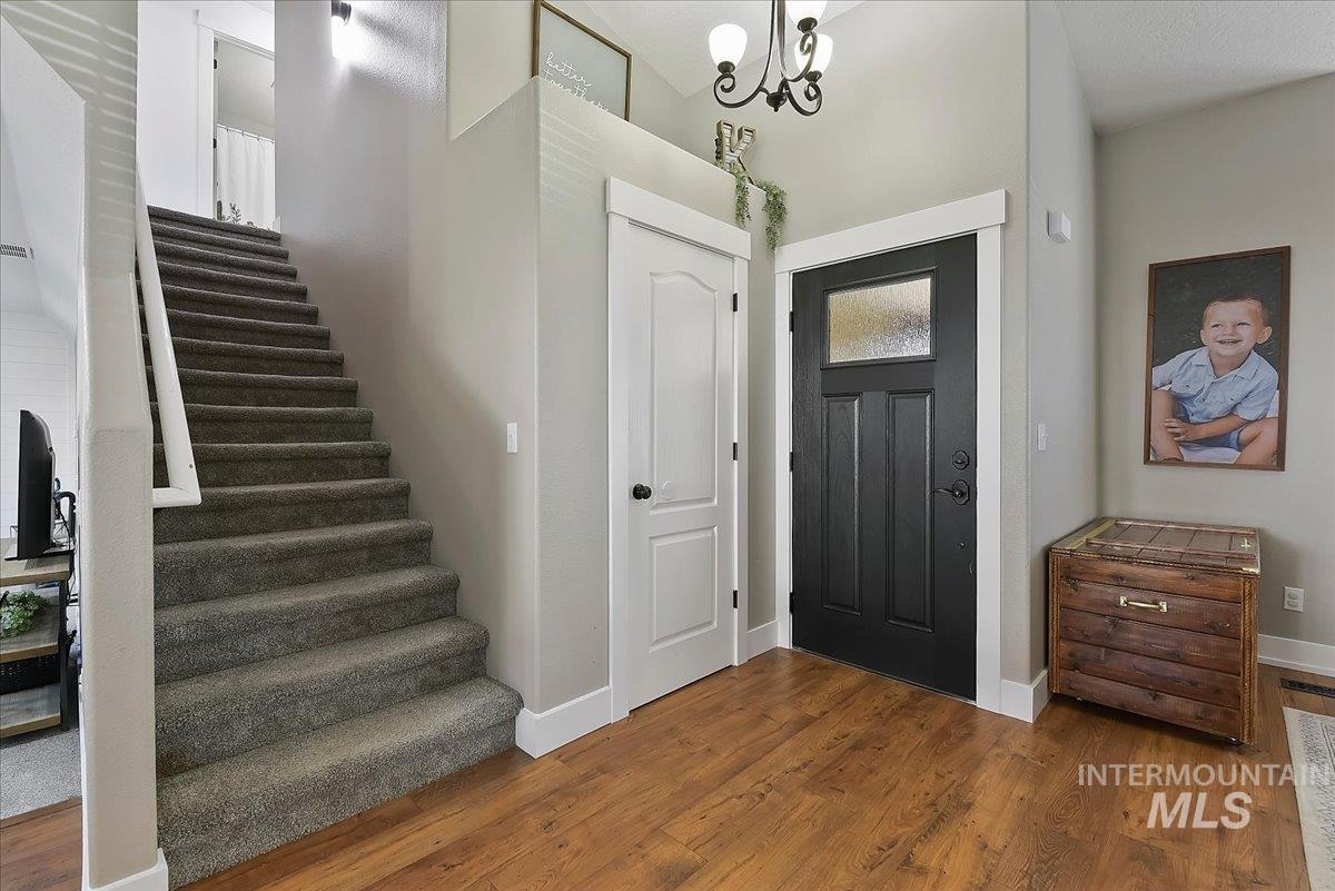 401 S Saddlerock Ave. Property Photo 6
