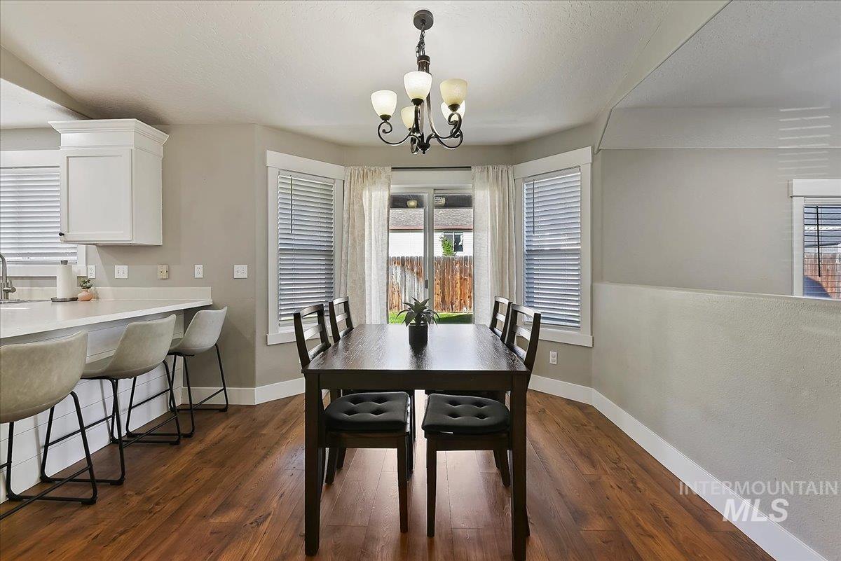 401 S Saddlerock Ave. Property Photo 11