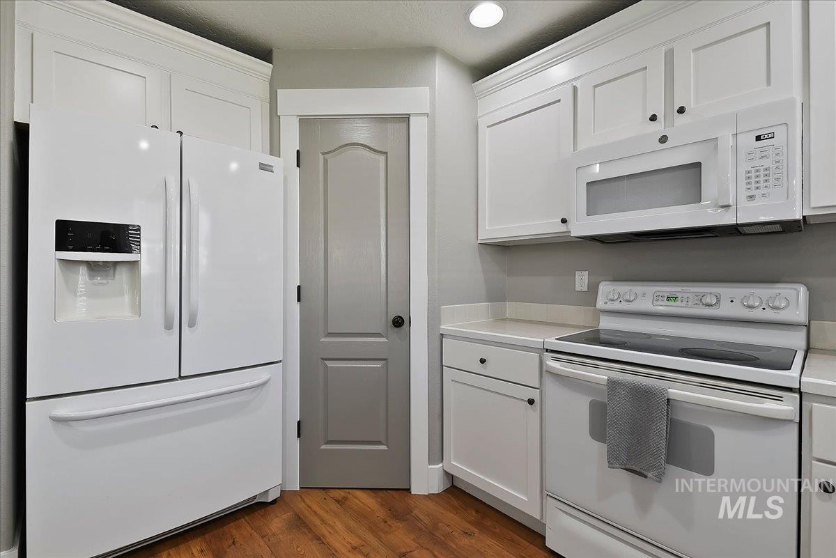 401 S Saddlerock Ave. Property Photo 15