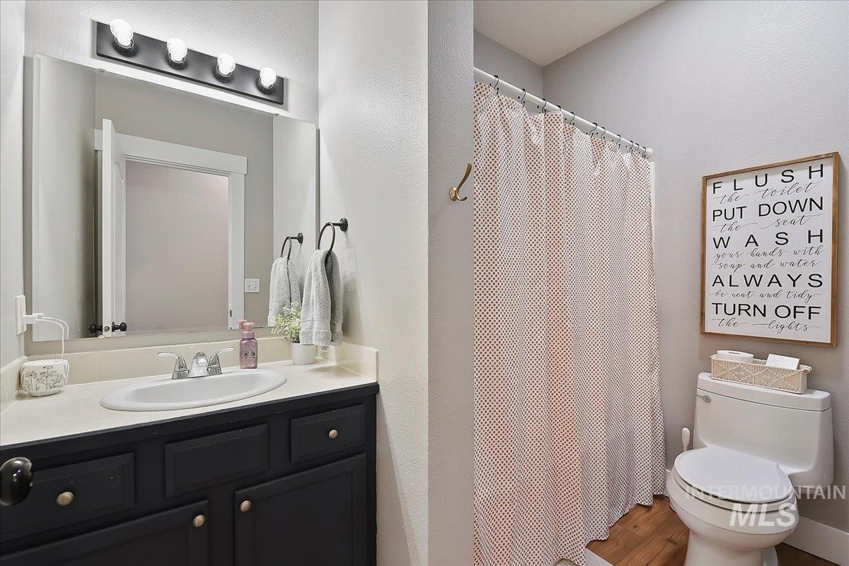401 S Saddlerock Ave. Property Photo 16