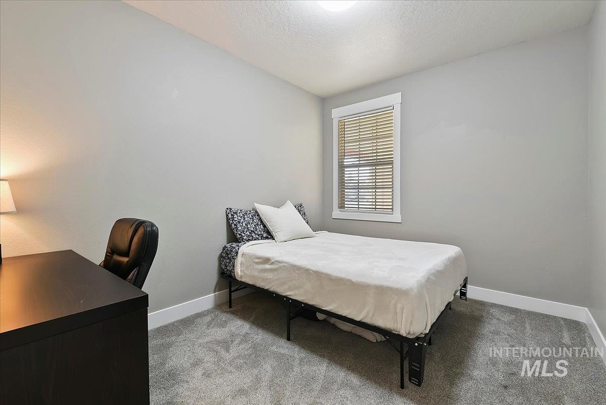 401 S Saddlerock Ave. Property Photo 18