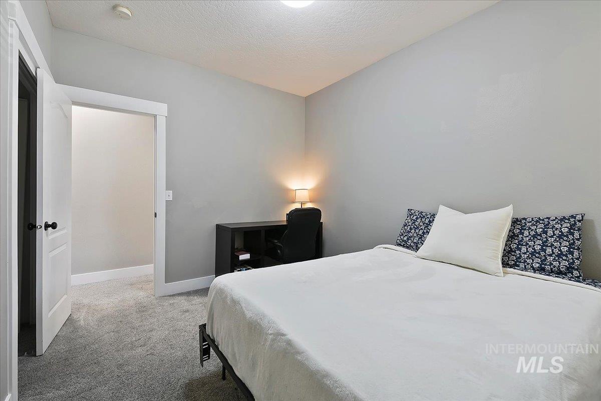 401 S Saddlerock Ave. Property Photo 19