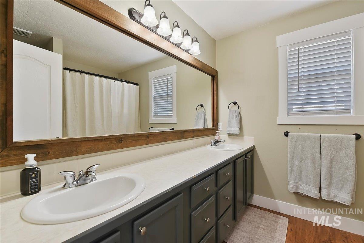 401 S Saddlerock Ave. Property Photo 28