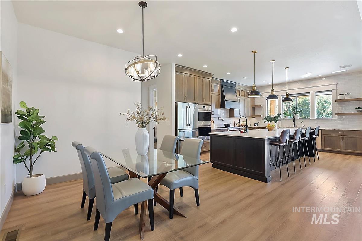 7941 W Heugh Lane Property Photo 10