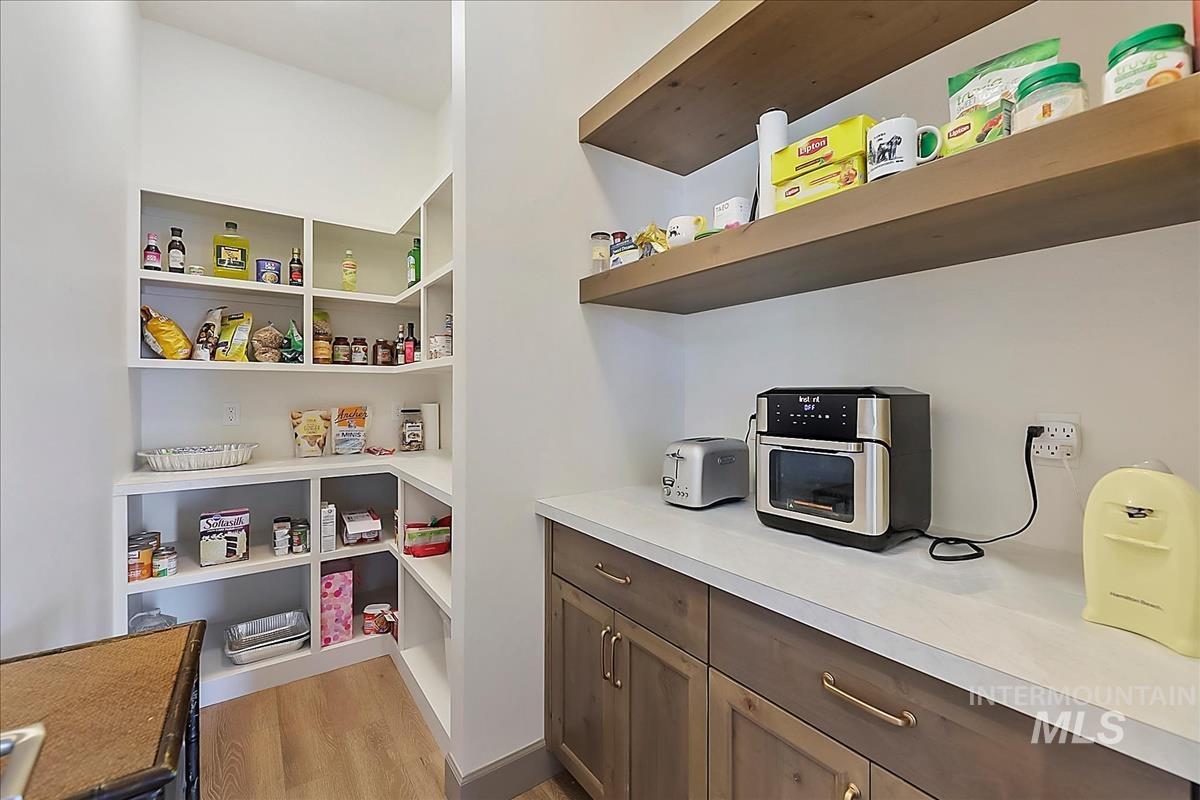 7941 W Heugh Lane Property Photo 12