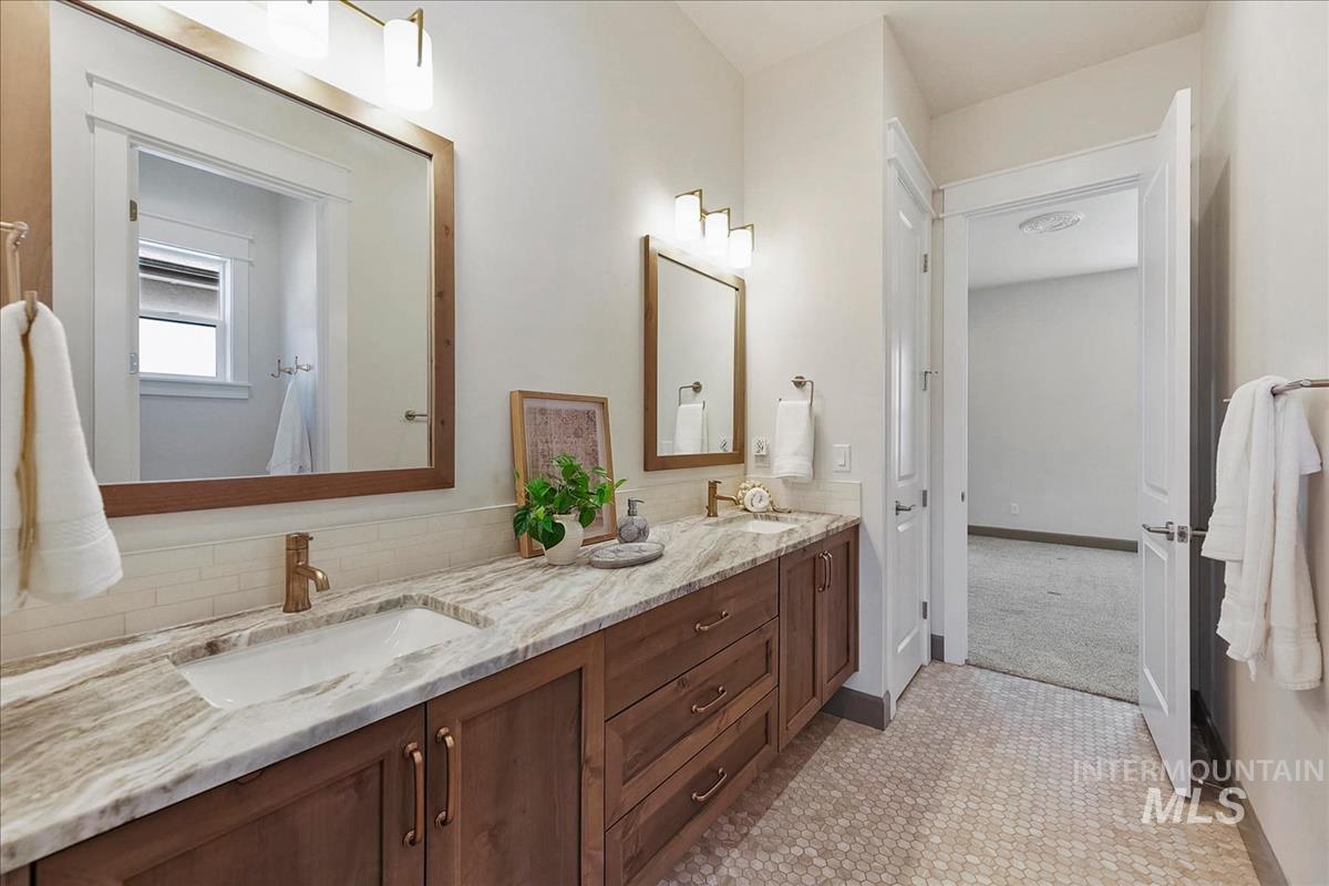 7941 W Heugh Lane Property Photo 37