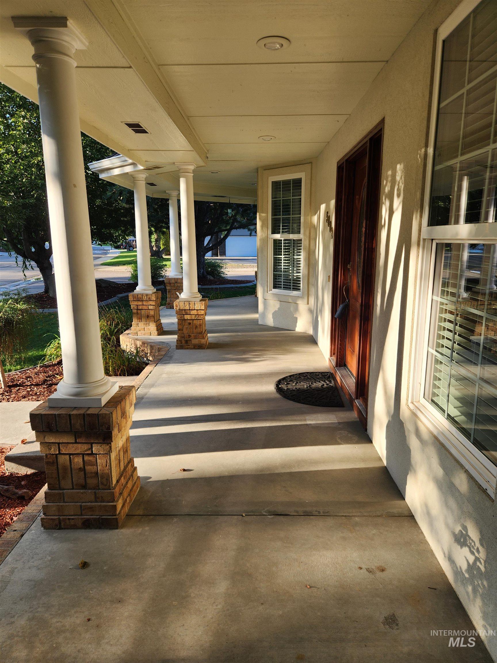 5002 N Brookmeadow Property Photo 2