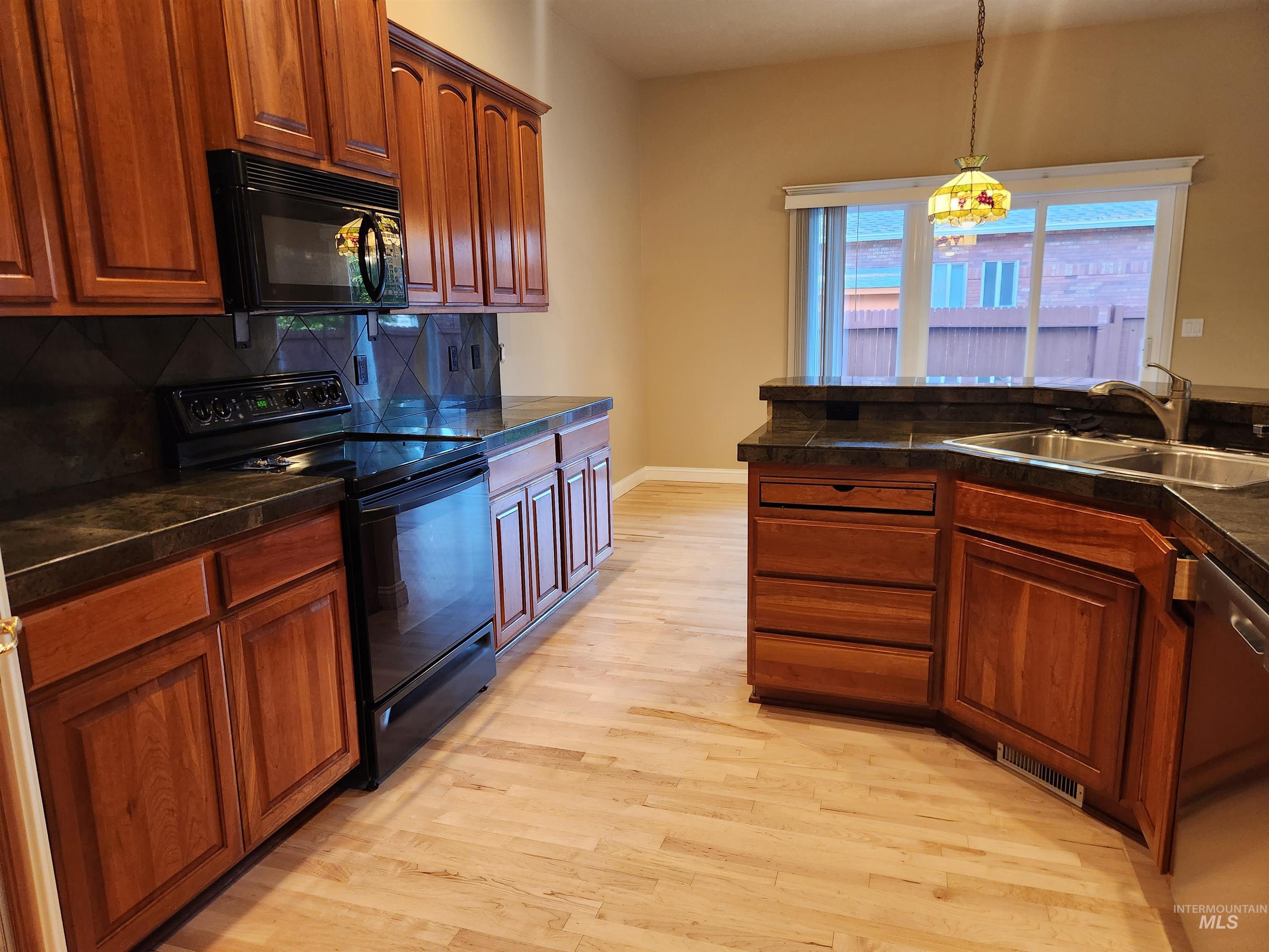 5002 N Brookmeadow Property Photo 3