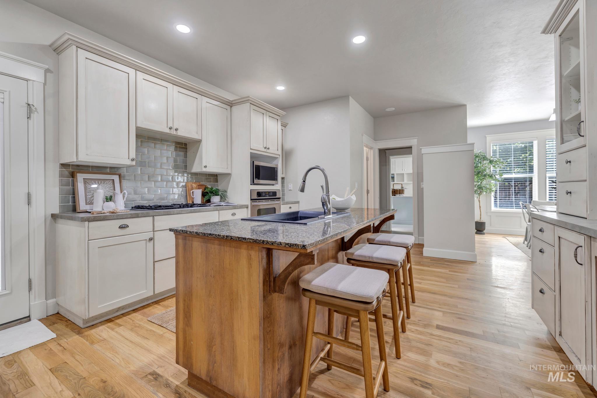 2574 Sunglow Circle Property Photo 8