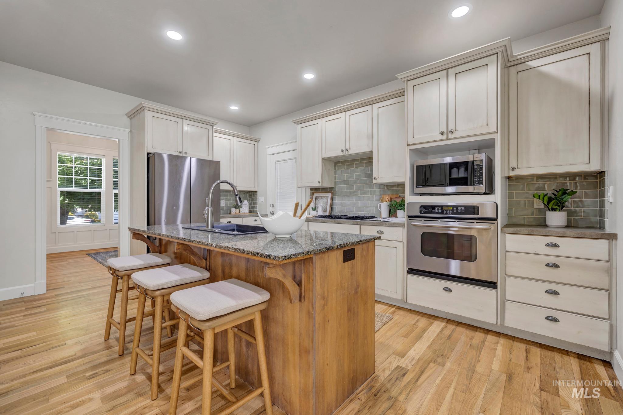 2574 Sunglow Circle Property Photo 9