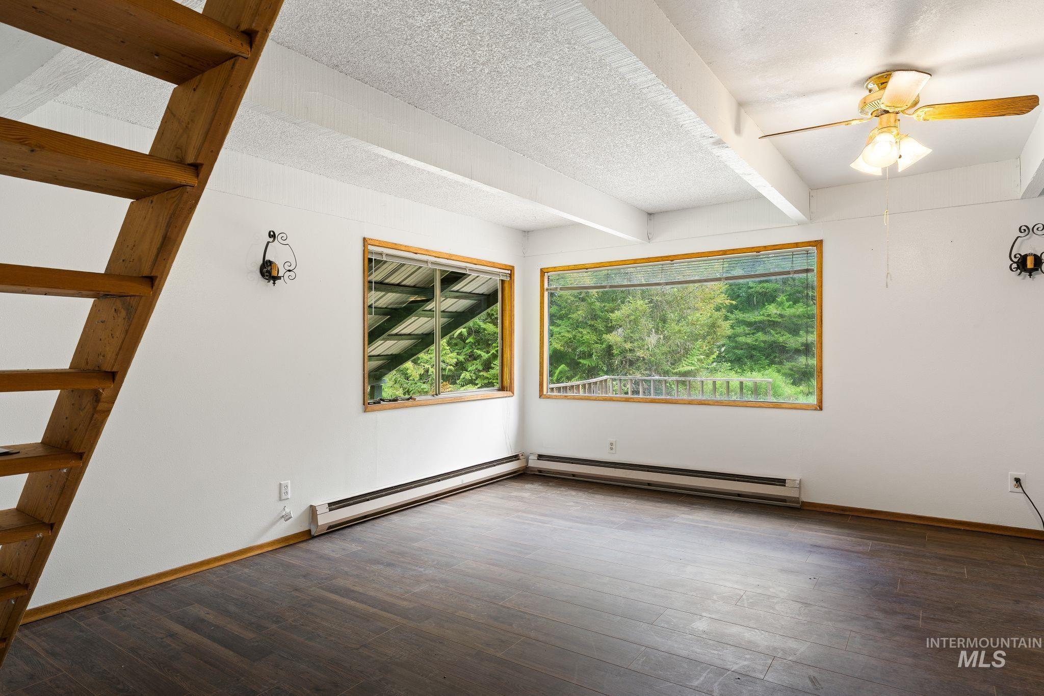 4715 Freeman Creek Rd Property Photo 8