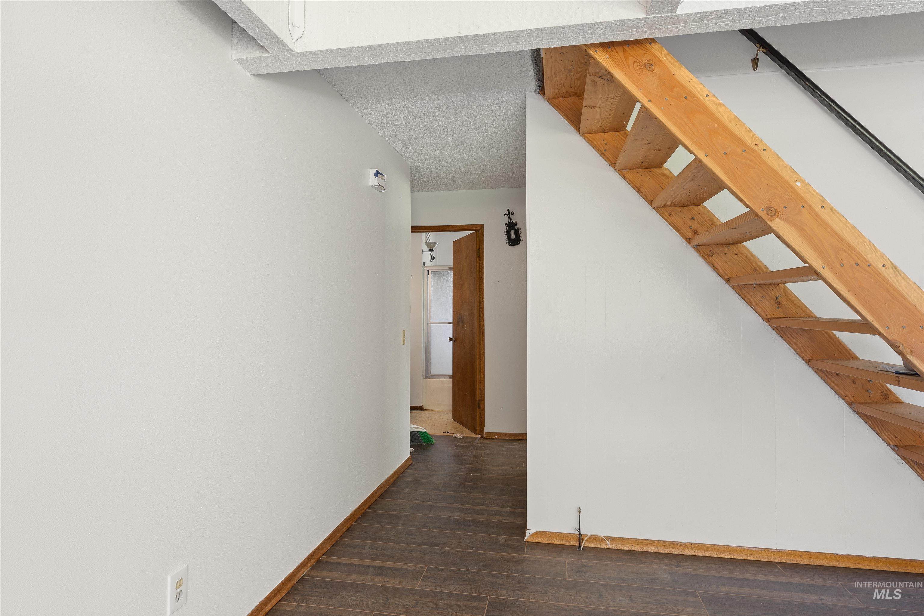4715 Freeman Creek Rd Property Photo 14
