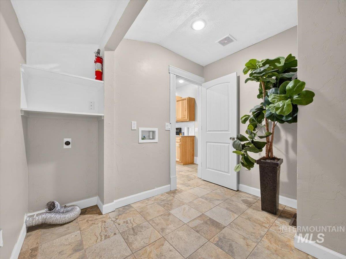 518 E Court Street Property Photo 24