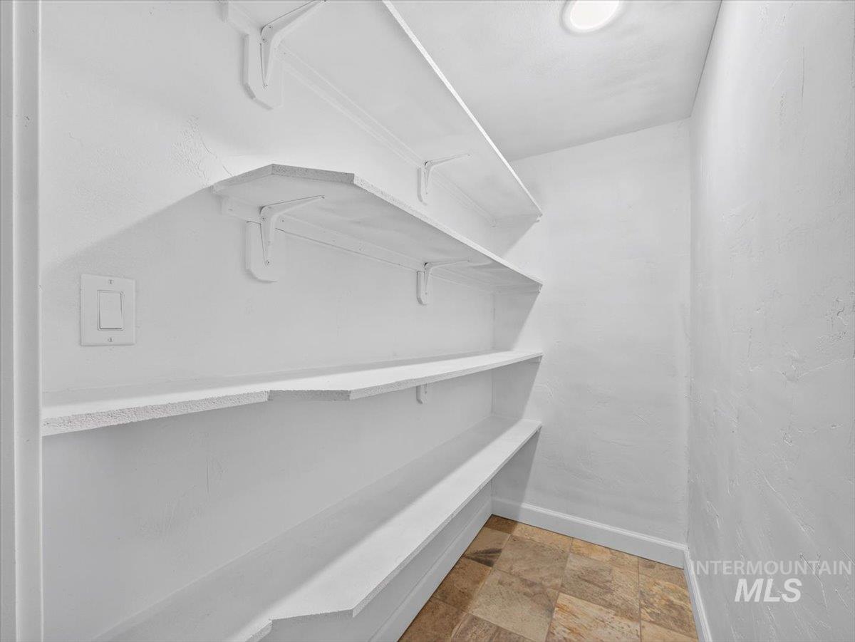 518 E Court Street Property Photo 25