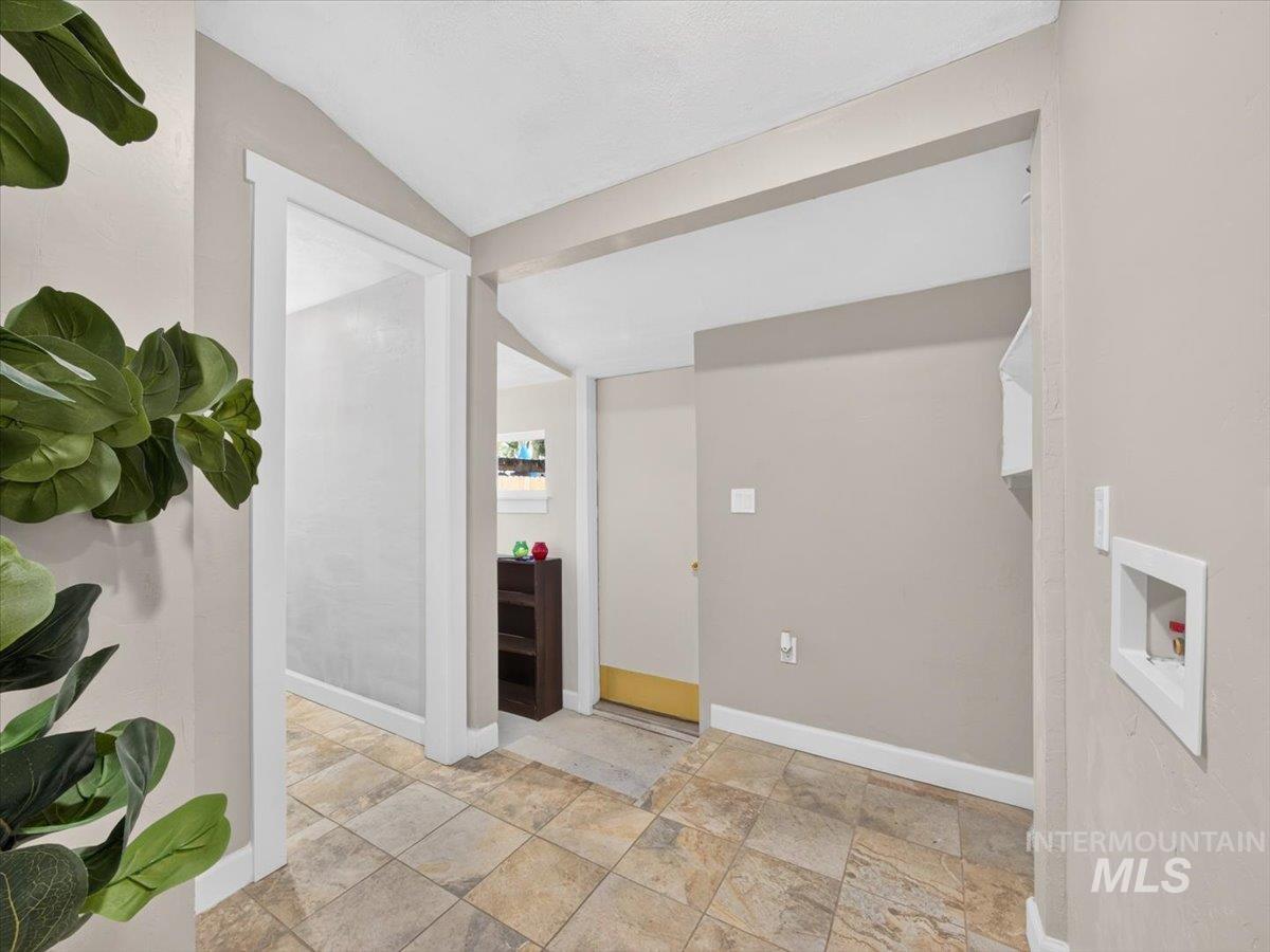 518 E Court Street Property Photo 26