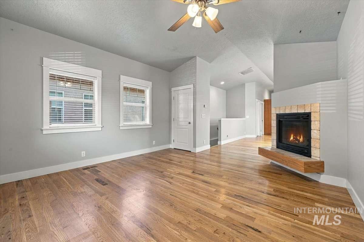 6422 W Everett St Property Photo 4