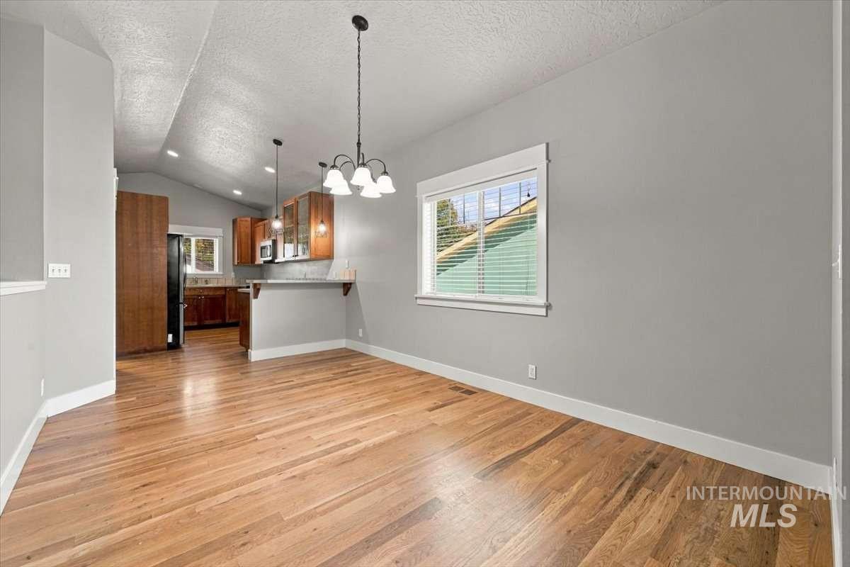 6422 W Everett St Property Photo 7