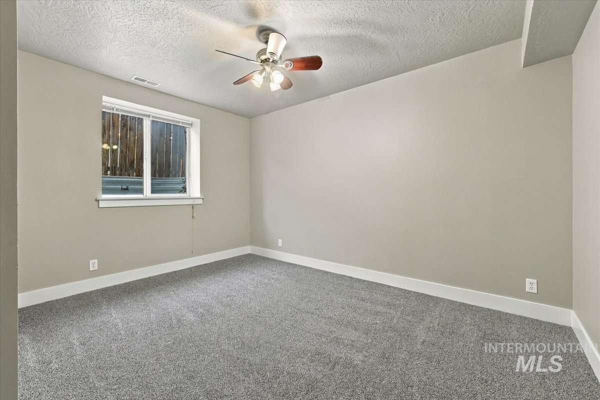 6422 W Everett St Property Photo 12