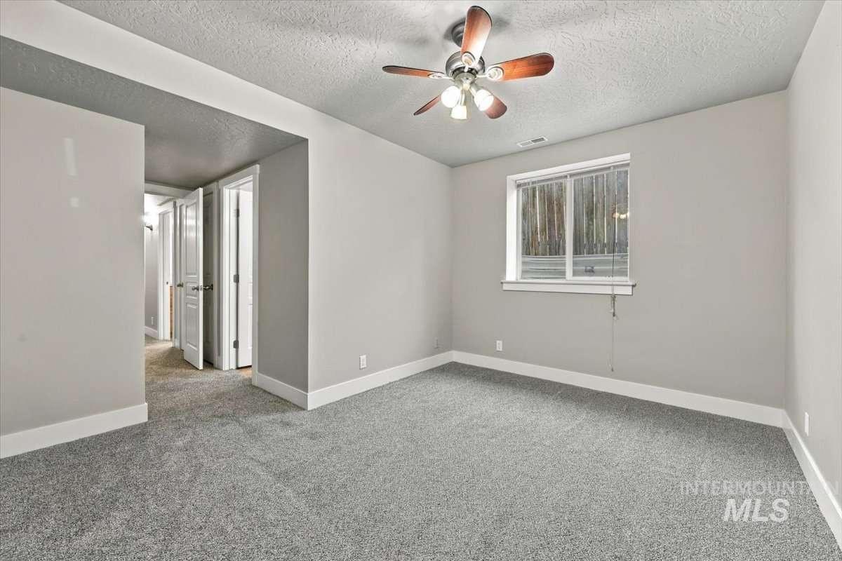 6422 W Everett St Property Photo 13