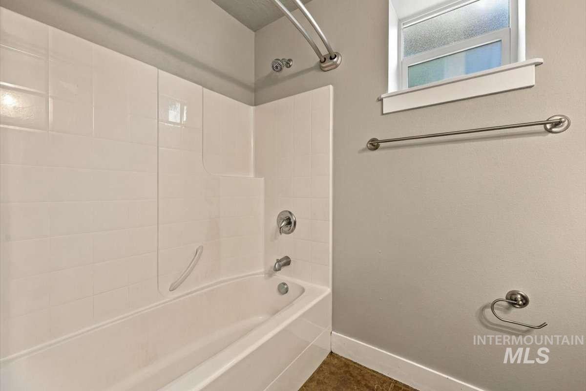 6422 W Everett St Property Photo 15