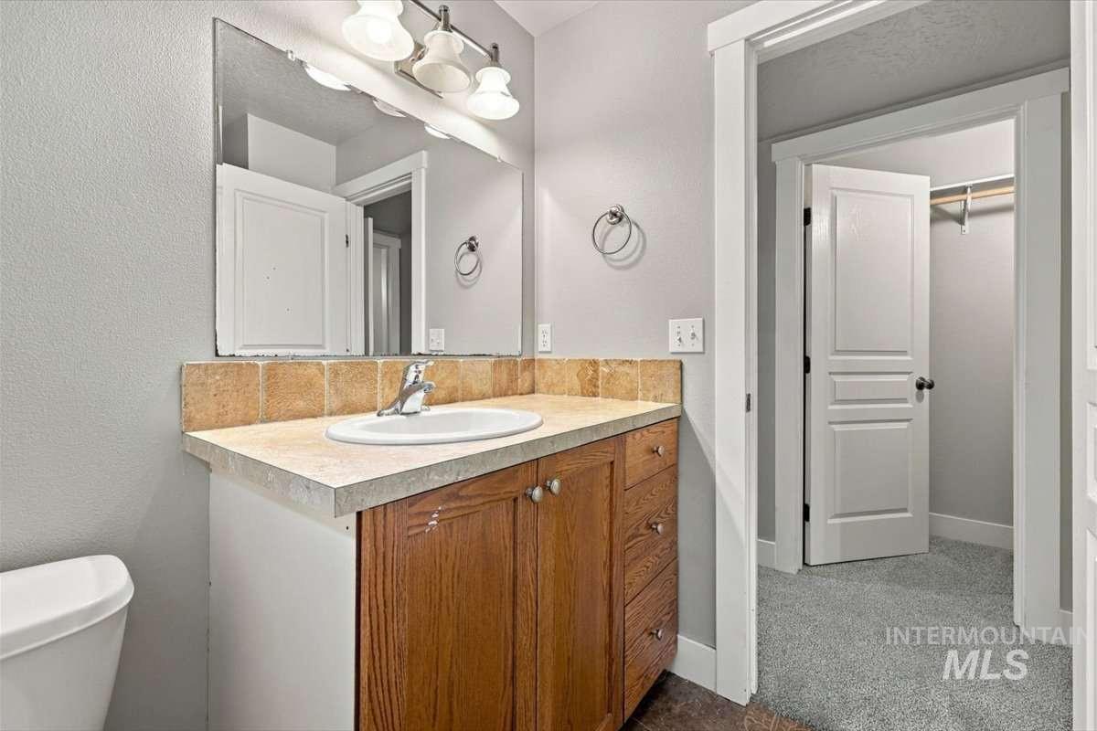 6422 W Everett St Property Photo 16