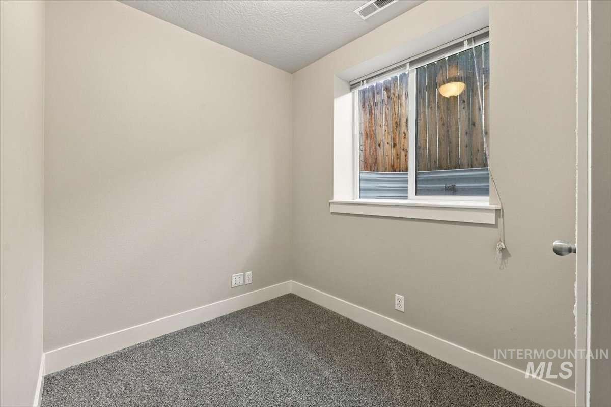 6422 W Everett St Property Photo 18