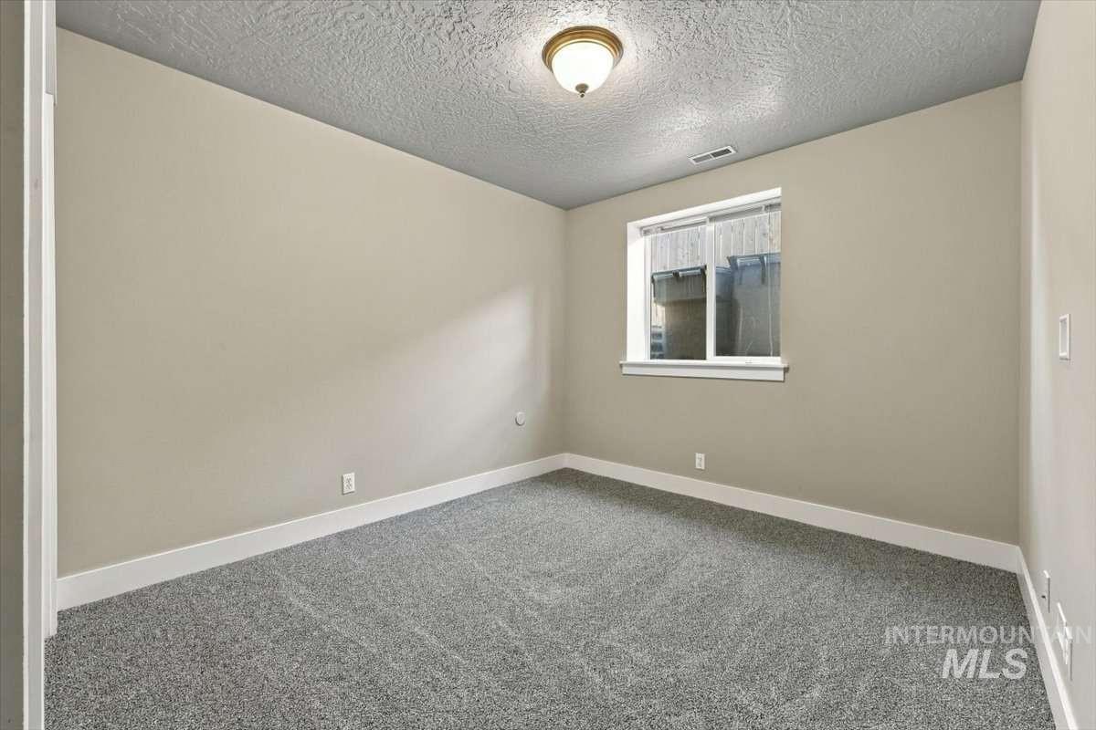 6422 W Everett St Property Photo 20