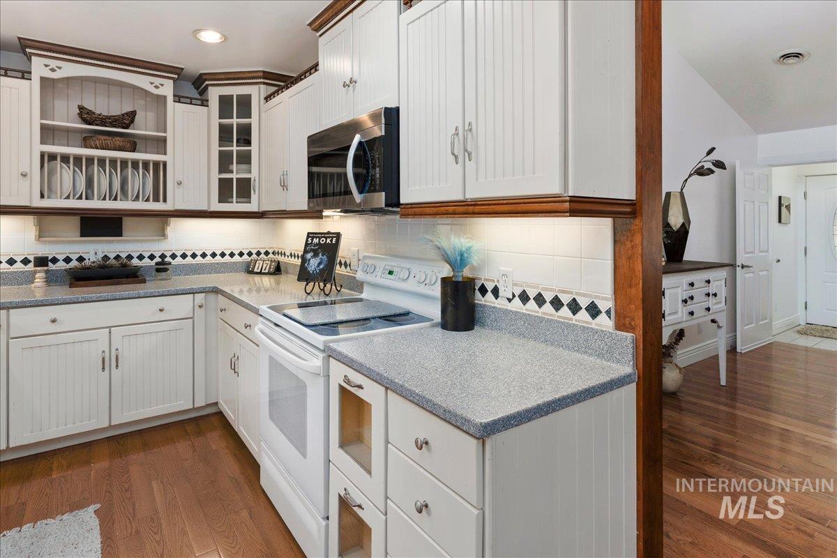 548 Elizabeth Park Drive Property Photo 13