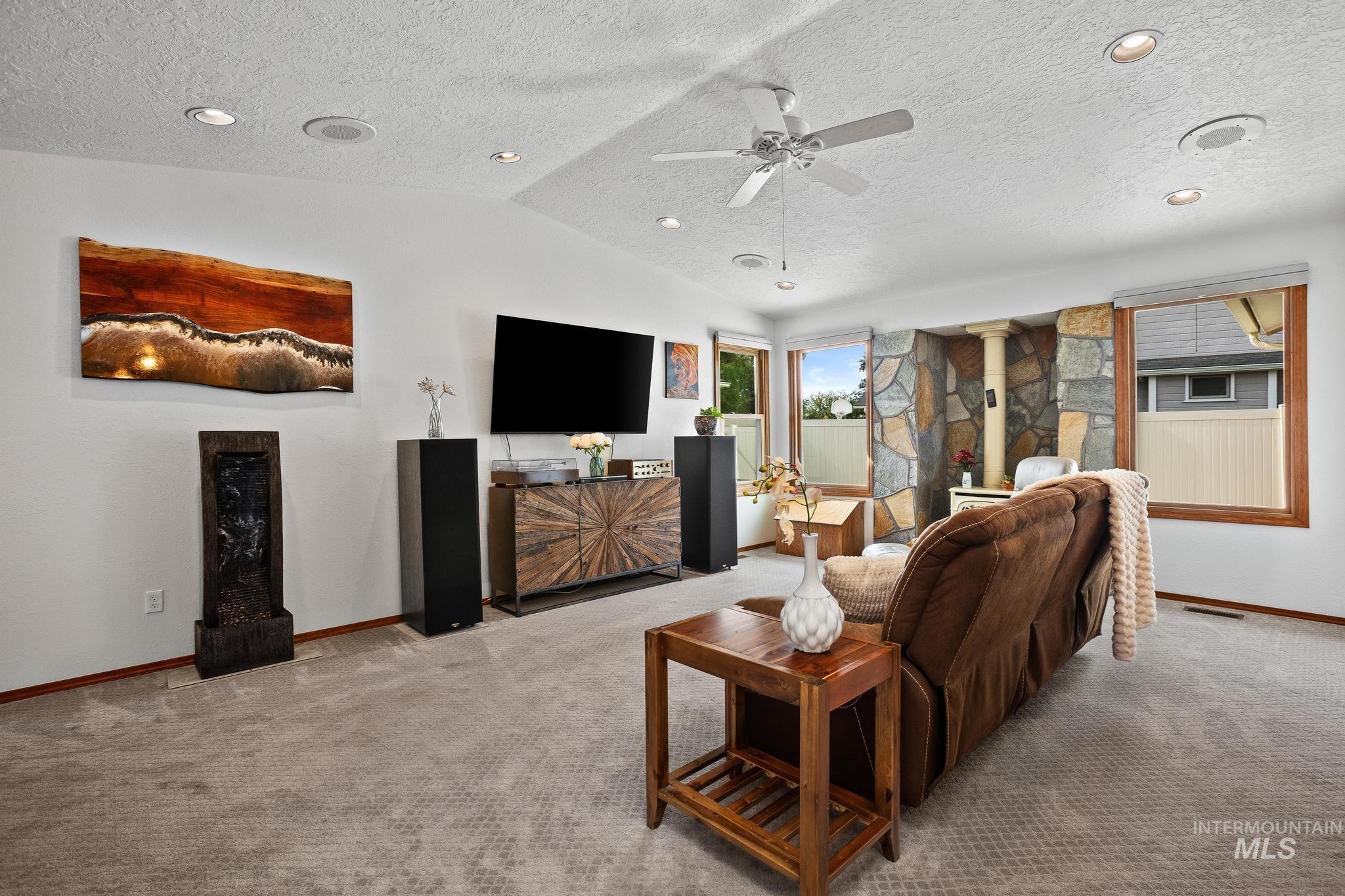 3725 N Sea Cove Way Property Photo 5