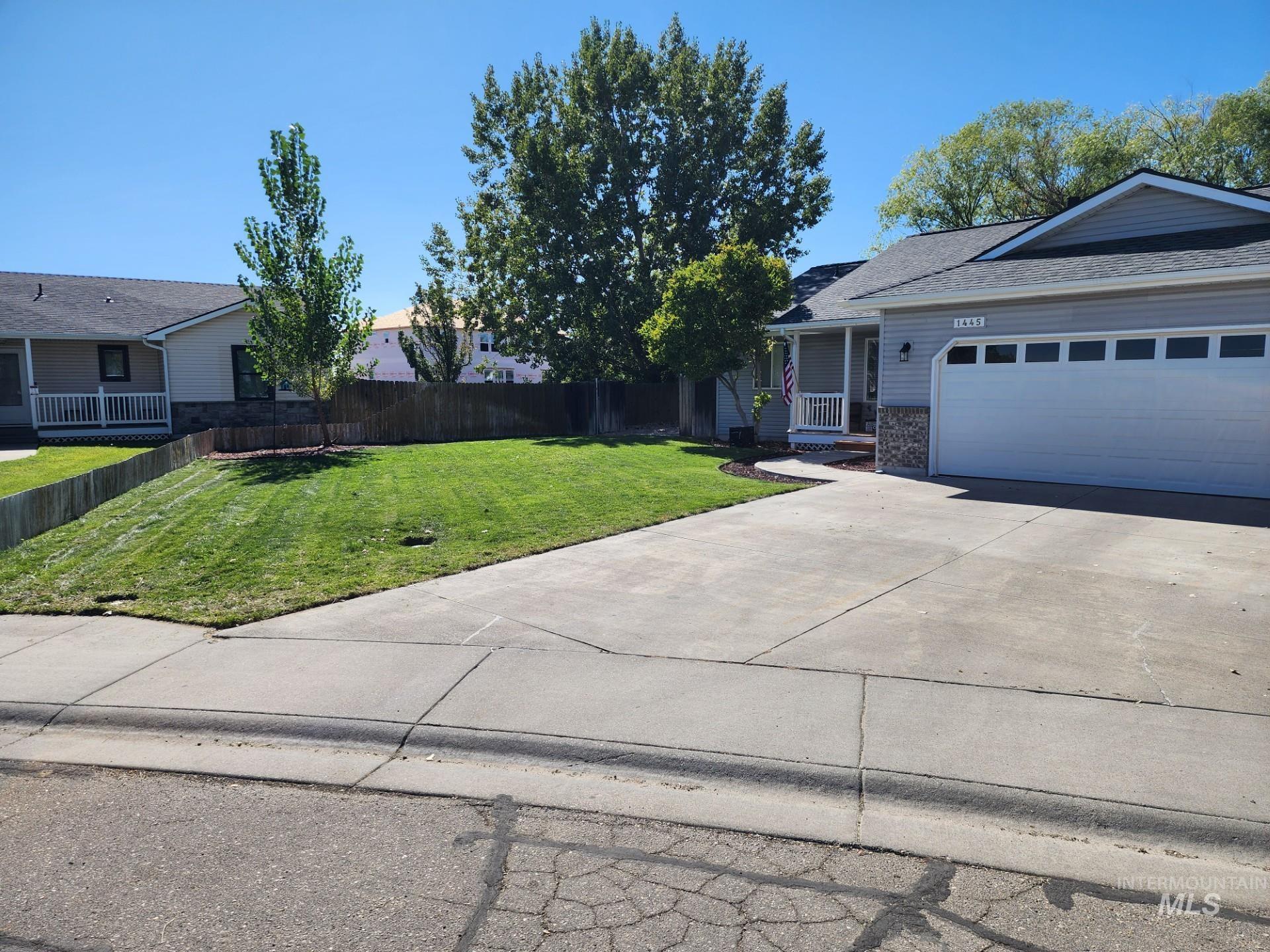 1445 Kyle Street Property Photo 2