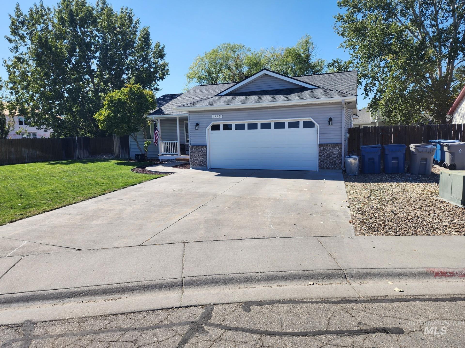 1445 Kyle Street Property Photo 3