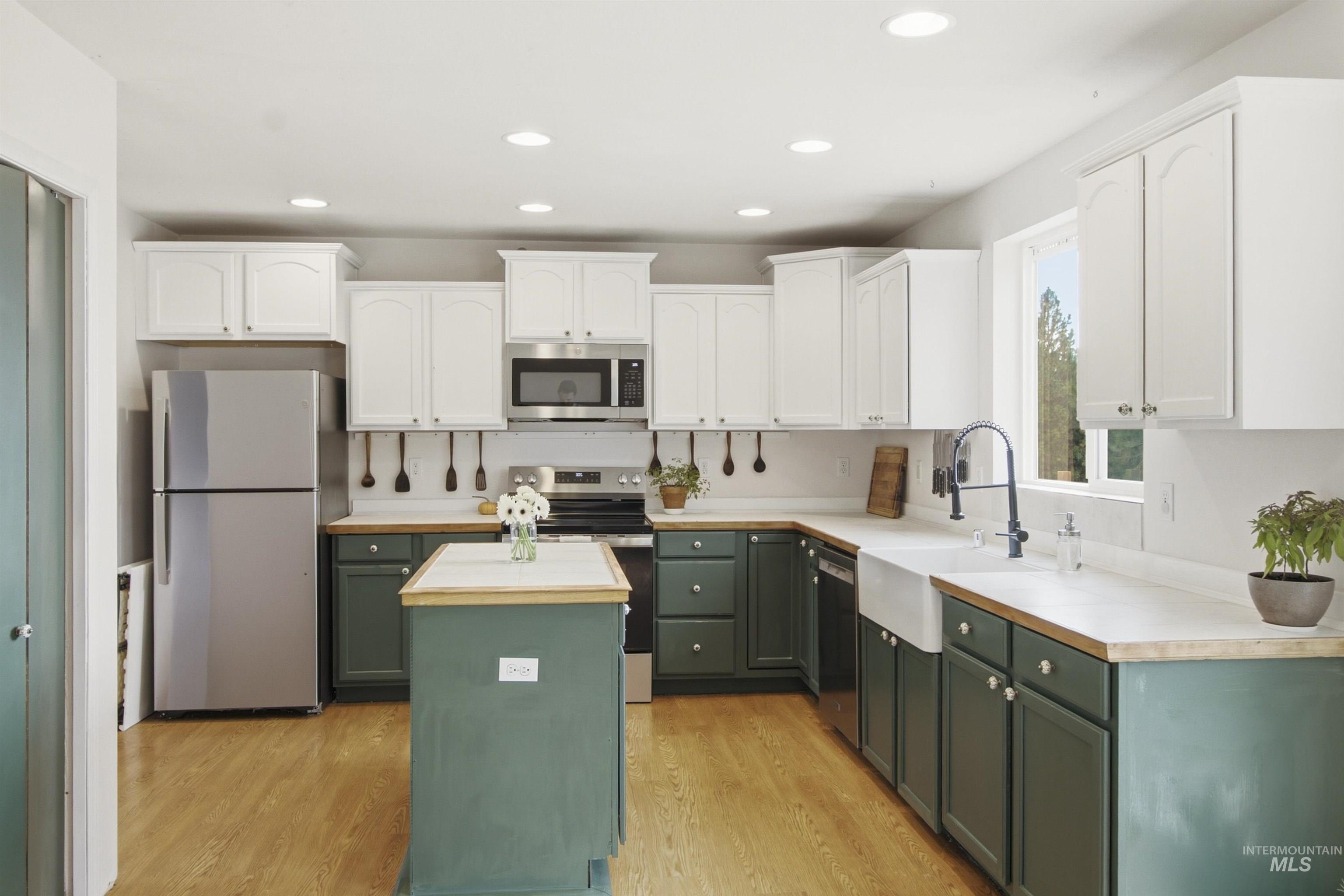 1037 Hendrix Rd Property Photo 12
