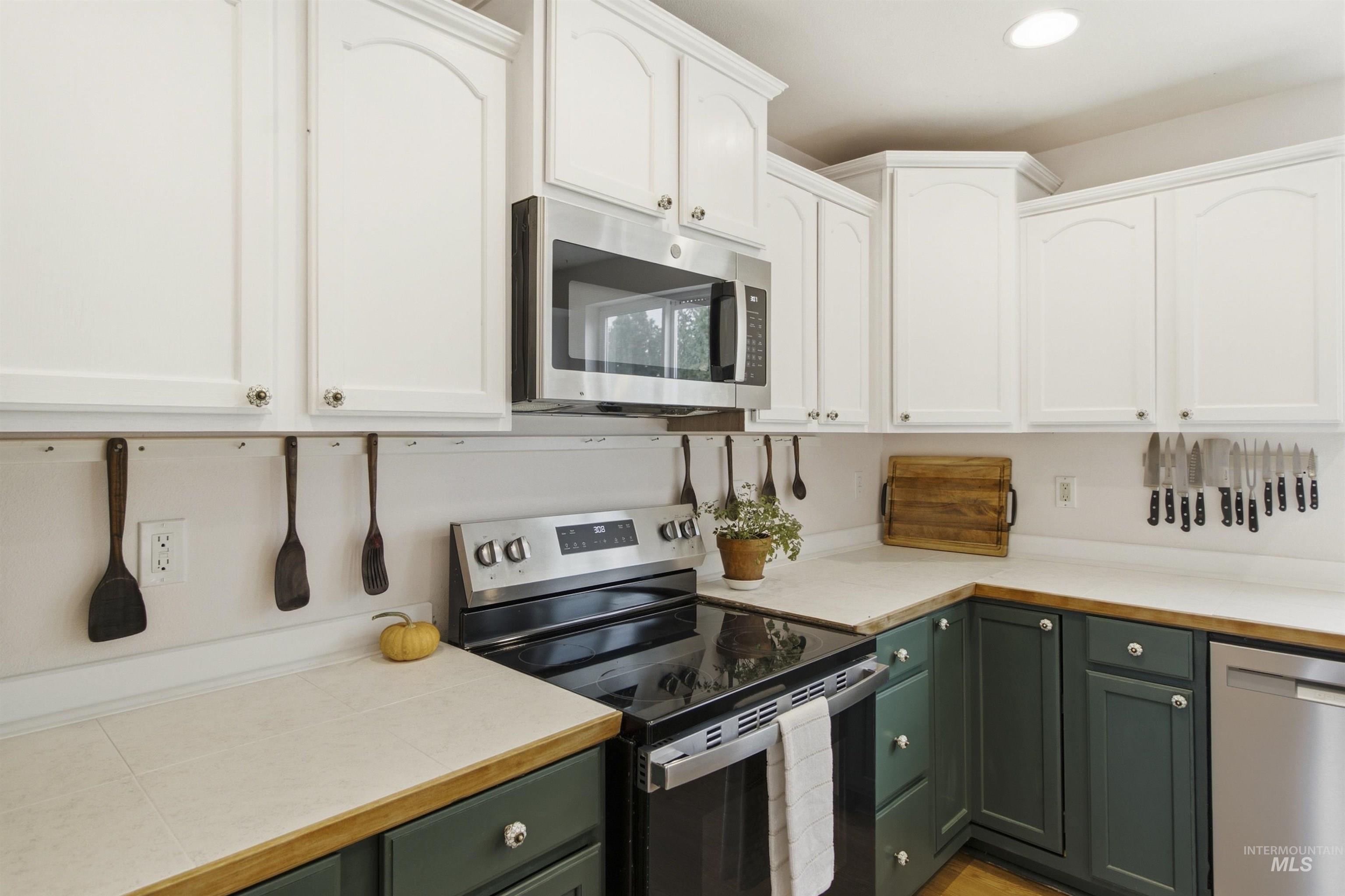 1037 Hendrix Rd Property Photo 16